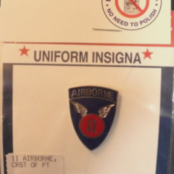 NEW US ARMY 11th AIRBORNE DIVISION LAPEL PIN CREST DUI CREST BADGE SV 2067 - Picture 1 of 6